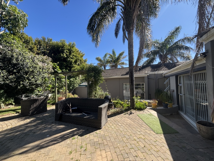 5 Bedroom Property for Sale in Vierlanden Western Cape